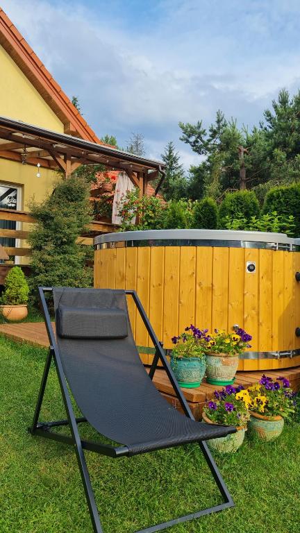 Vonkajšia záhrada v ubytovaní Trasą S7 w 2h z Warszawy i Gdanska, Jadamowo holidaymazury, jacuzzi, jezioro