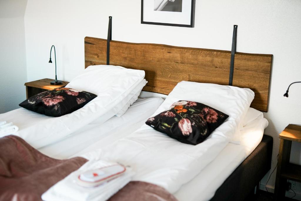 Postel nebo postele na pokoji v ubytování Hotel Phønix Brønderslev