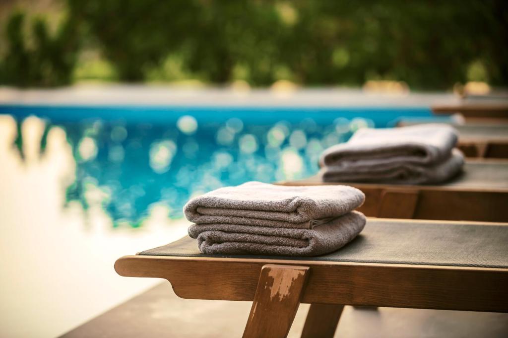 Kolam renang di atau dekat dengan Aethrion Villas & Suites