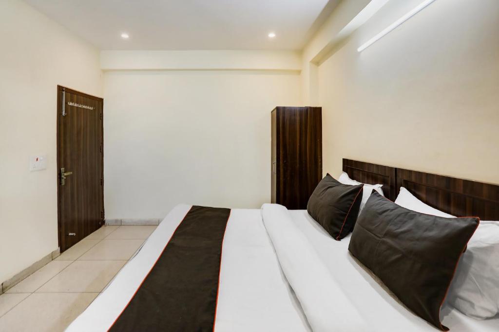 Postel nebo postele na pokoji v ubytování Hotel Midtown