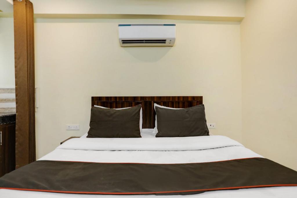 Postel nebo postele na pokoji v ubytování Hotel Midtown
