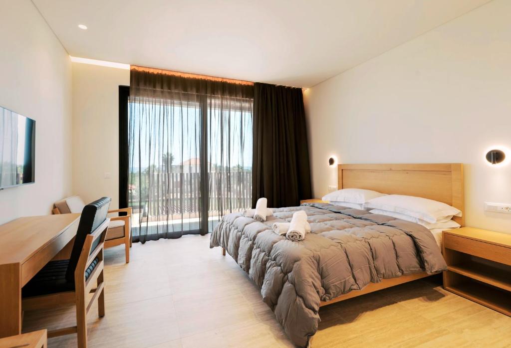 Katil atau katil-katil dalam bilik di Aethrion Villas & Suites