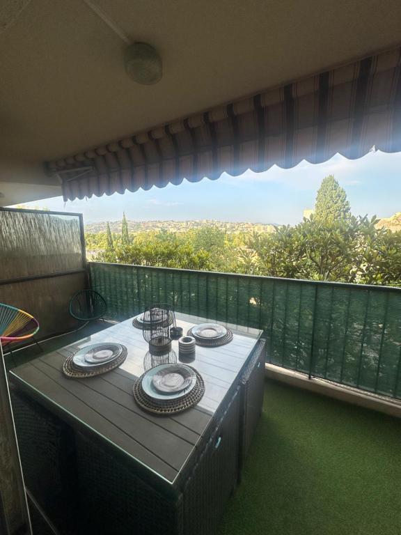 Balkón nebo terasa v ubytování Apartment near Beach-Airport Open 24h