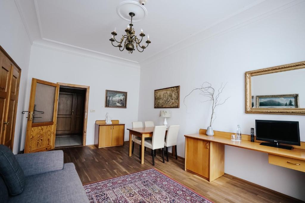 TV a/nebo společenská místnost v ubytování Hotel Šipka