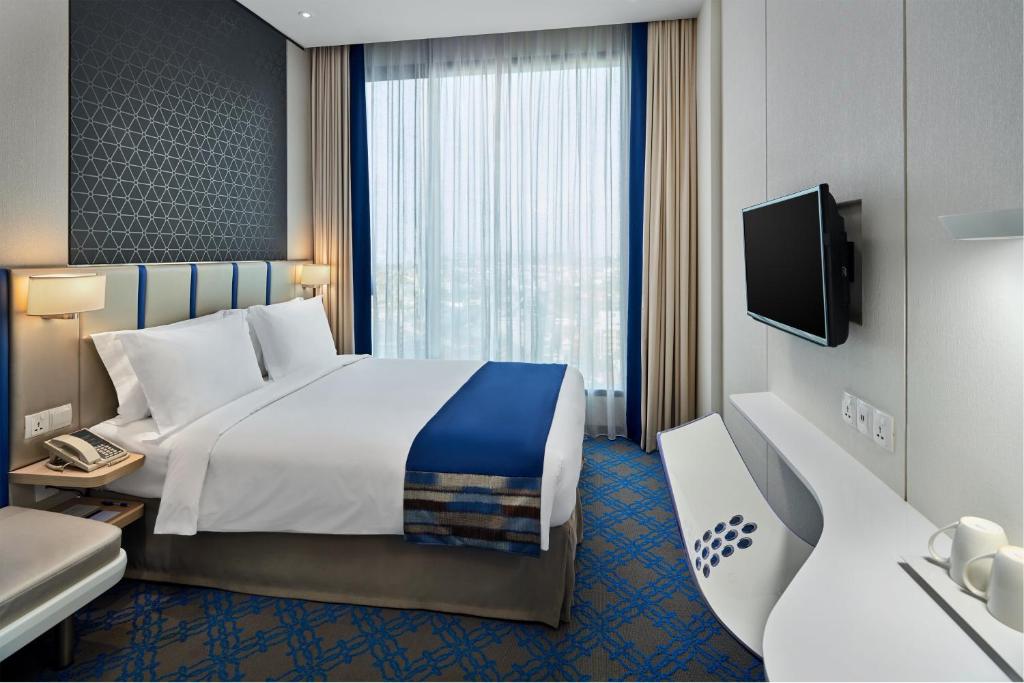 Giường trong phòng chung tại Holiday Inn Express Singapore Katong by IHG