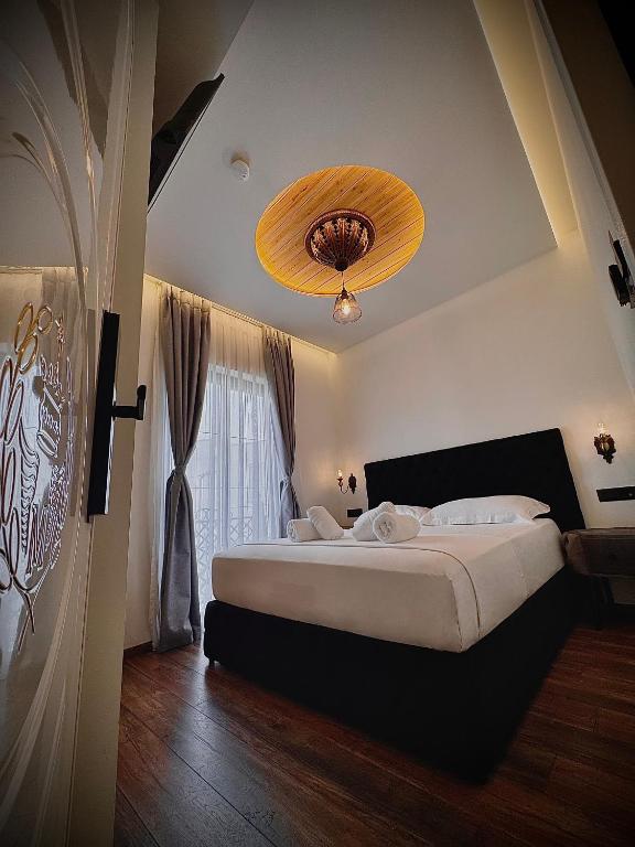Postel nebo postele na pokoji v ubytování Martin Luxury Hotel