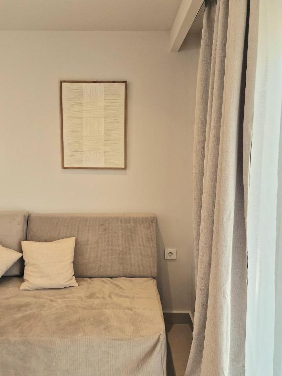 Postel nebo postele na pokoji v ubytování NAMI Seaside
