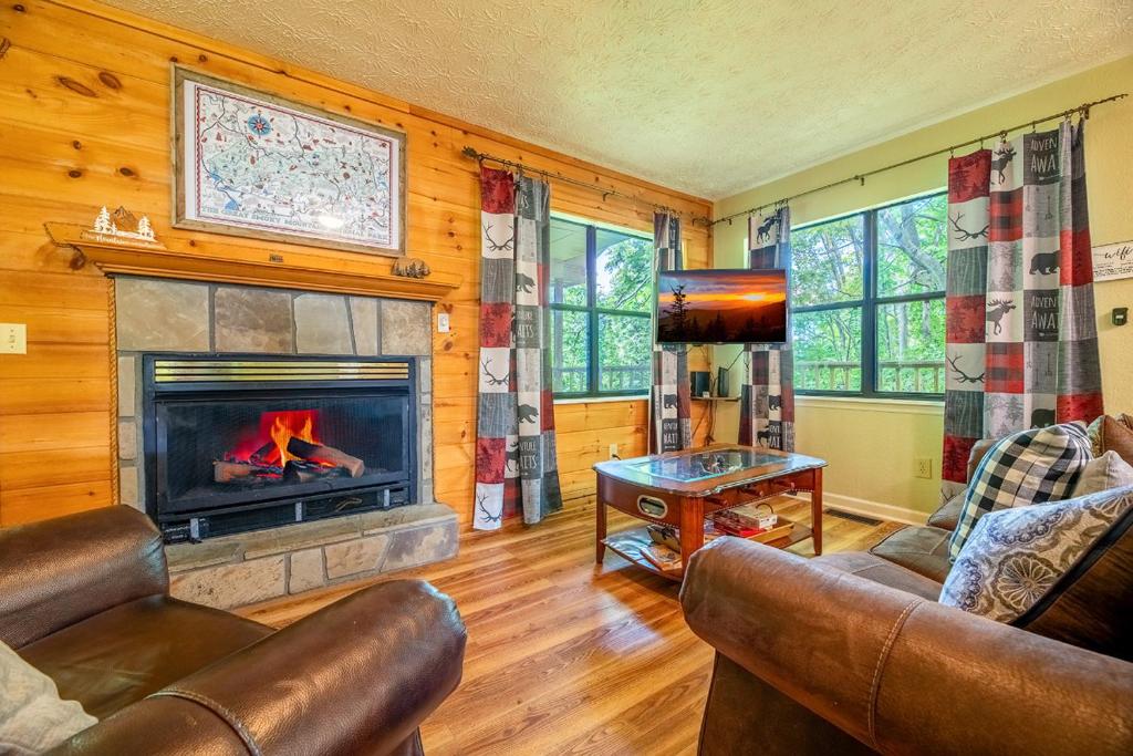 Posezení v ubytování Four Cubs Cottage By Avada Properties