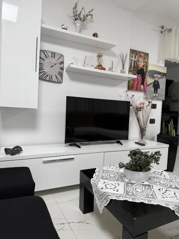 TV a/nebo společenská místnost v ubytování Fabio Rent House