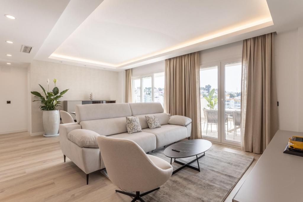MTR - 701 Marbella Temporary Rent Apto 4 dormitorios Luminoso con zonas Chill Out y Gym