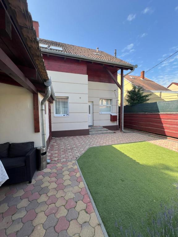 Budova, v ktorej sa apartmán nachádza