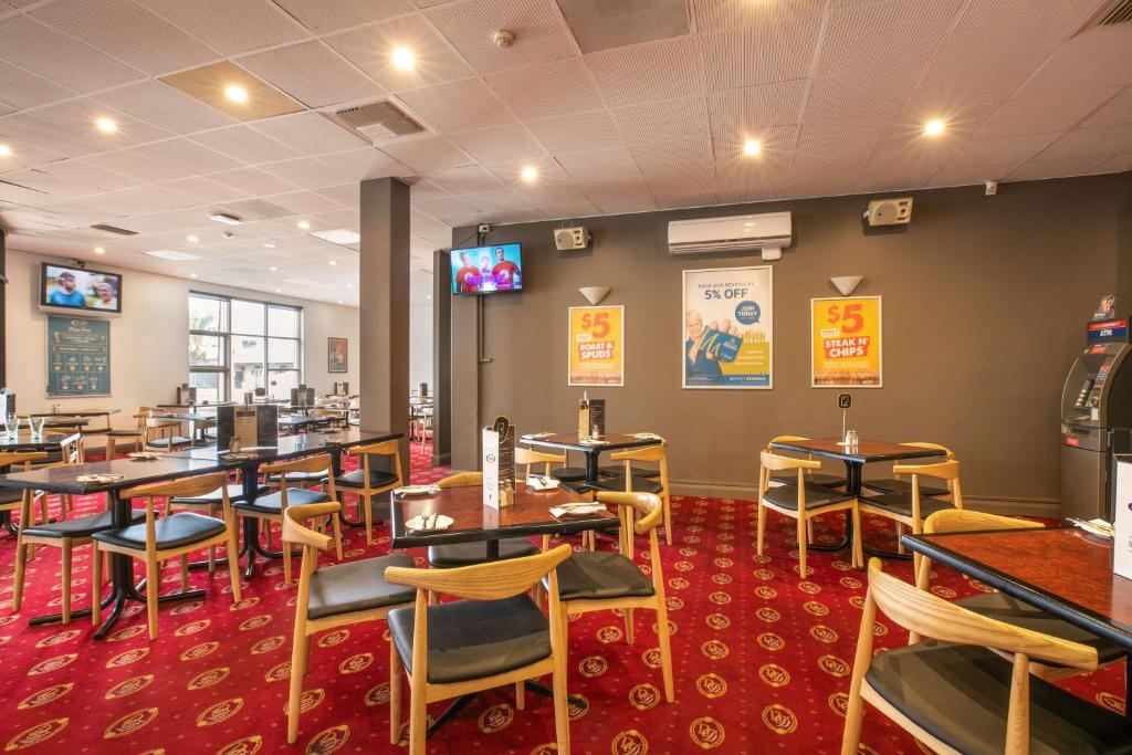 Nightcap at Hendon Hotel - Resim 20