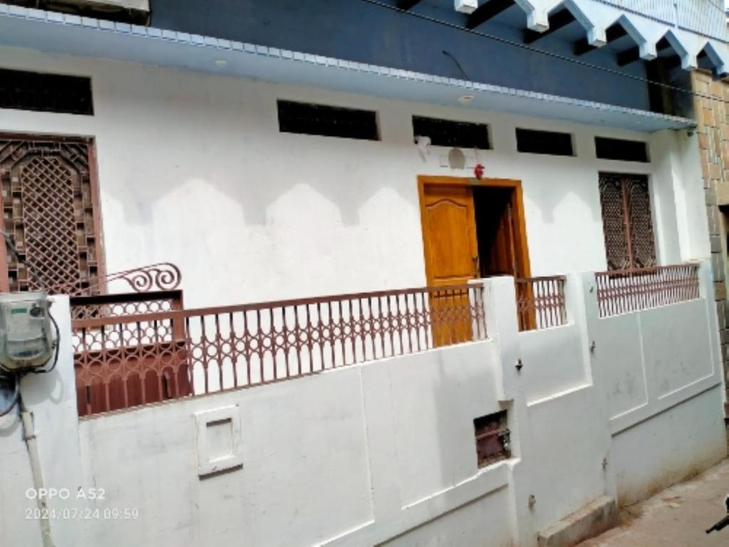 Balkón nebo terasa v ubytování Hotel Mahadev guest house Fully AC OR NON AC Room In Varanasi