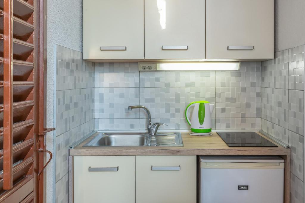 Kuchyň nebo kuchyňský kout v ubytování Rooms Ivka