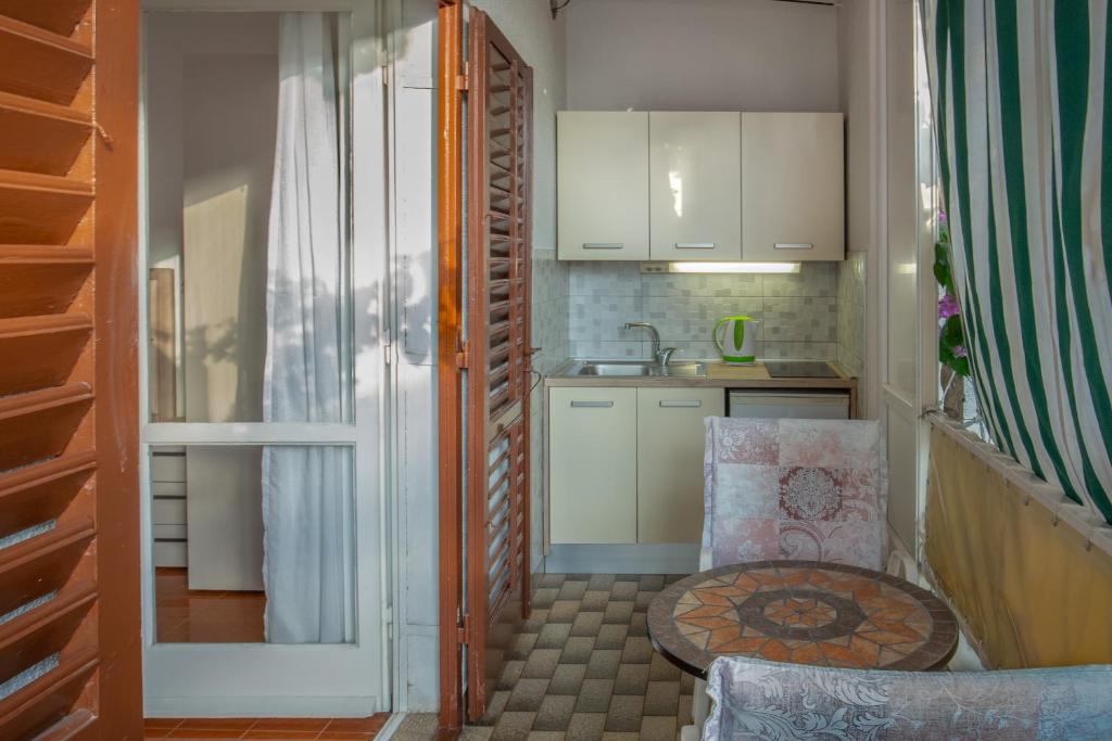 Kuchyň nebo kuchyňský kout v ubytování Rooms Ivka
