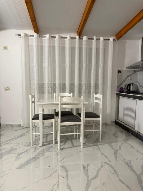 Kuchyň nebo kuchyňský kout v ubytování Fabio Rent House