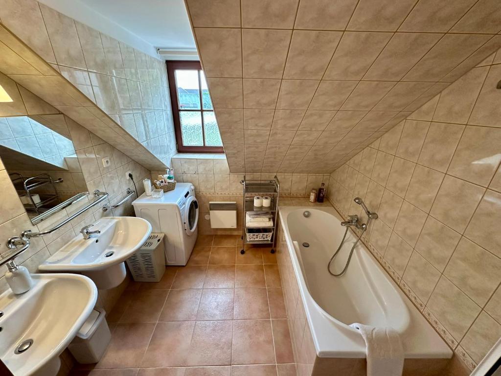 Koupelna v ubytování Hotel Modrásek