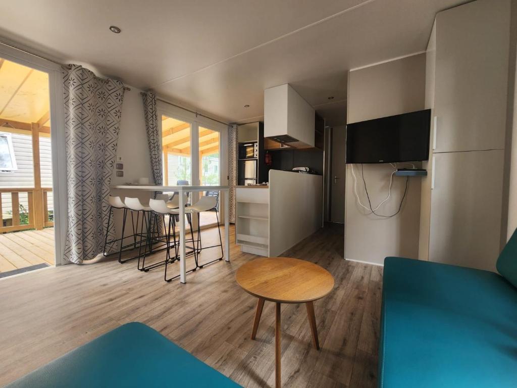 Kuchyň nebo kuchyňský kout v ubytování Mobilhome dans les Pins