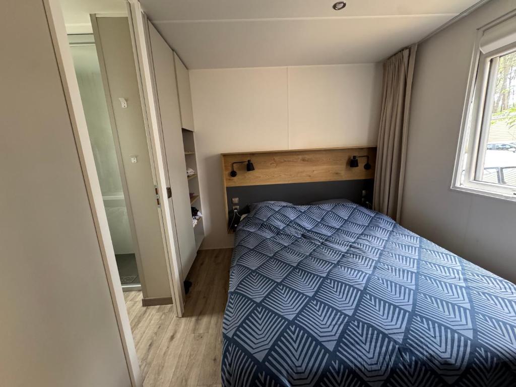 Postel nebo postele na pokoji v ubytování Mobilhome dans les Pins