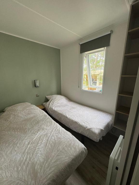 Postel nebo postele na pokoji v ubytování Mobilhome dans les Pins