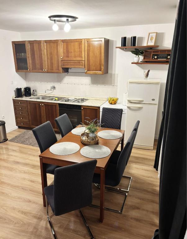 Kuchyňa alebo kuchynka v ubytovaní Vacation House Ani