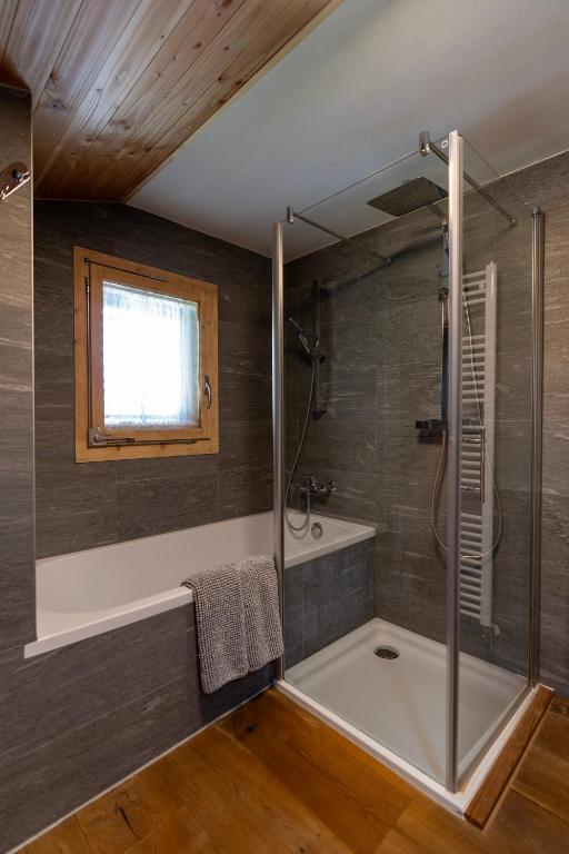 Koupelna v ubytování Beautiful Apartment With Stunning View - Chalet Mutthorn