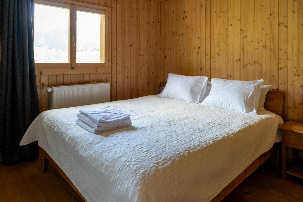 Postel nebo postele na pokoji v ubytování Beautiful Apartment With Stunning View - Chalet Mutthorn