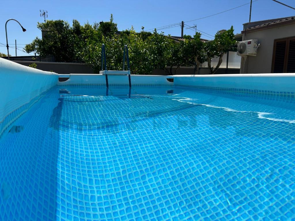 Πισίνα στο ή κοντά στο La Dimora di Tota - villa al mare con piscina, Otranto