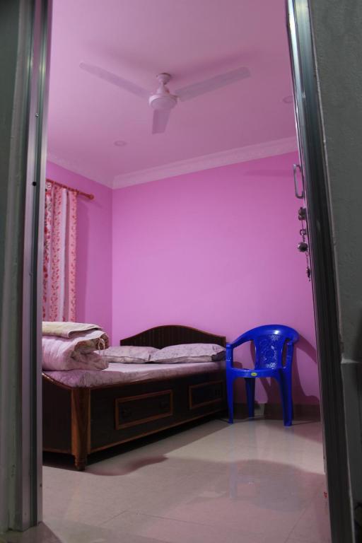 Postel nebo postele na pokoji v ubytování Laxmi Homestay