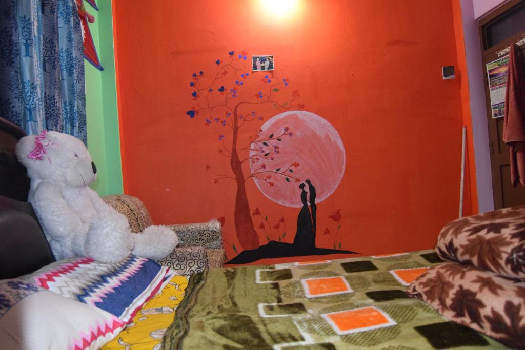 Postel nebo postele na pokoji v ubytování Laxmi Homestay