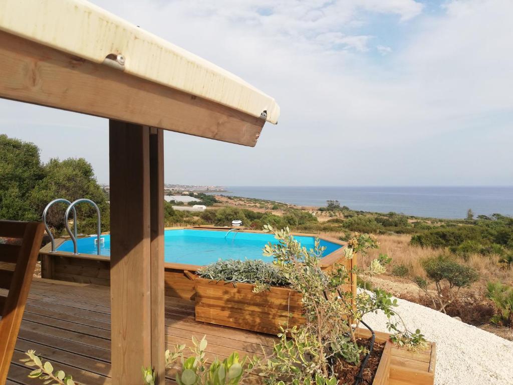 Bazén v ubytování Casa Sgarlata Glamping - Tenda Olivastro nebo v jeho okolí