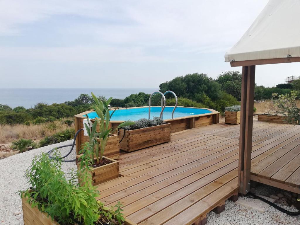 Bazén v ubytování Casa Sgarlata Glamping - Tenda Olivastro nebo v jeho okolí