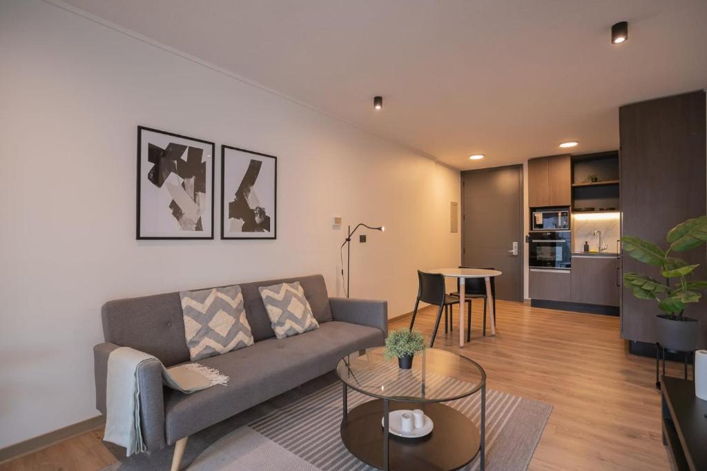 Una cocina o kitchenette en Amplio y deslumbrador departamento en las Condes