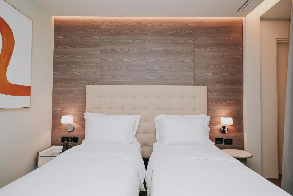 Postel nebo postele na pokoji v ubytování Magnus Hotel