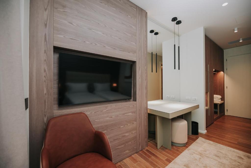 TV a/nebo společenská místnost v ubytování Magnus Hotel