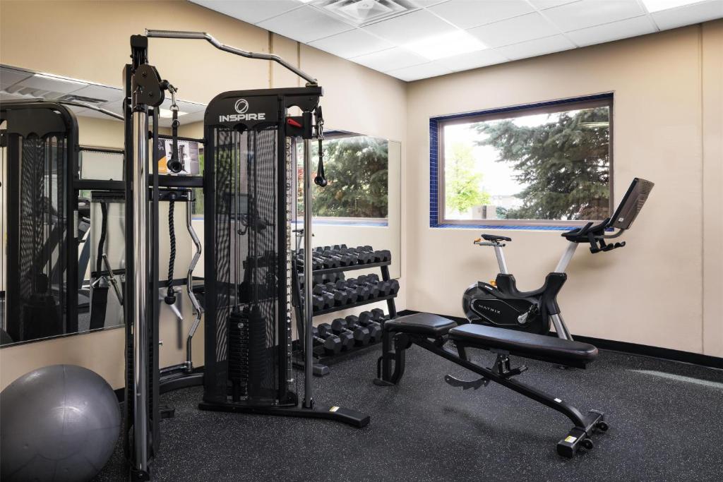 Fitness centrum a/nebo fitness zařízení v ubytování Best Western Plus Kamloops Hotel