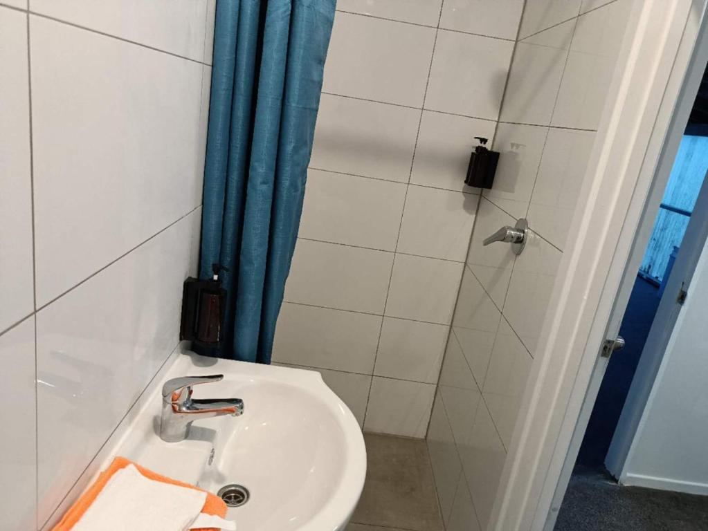 1 Double Beds Serviced Studio - Resim 7