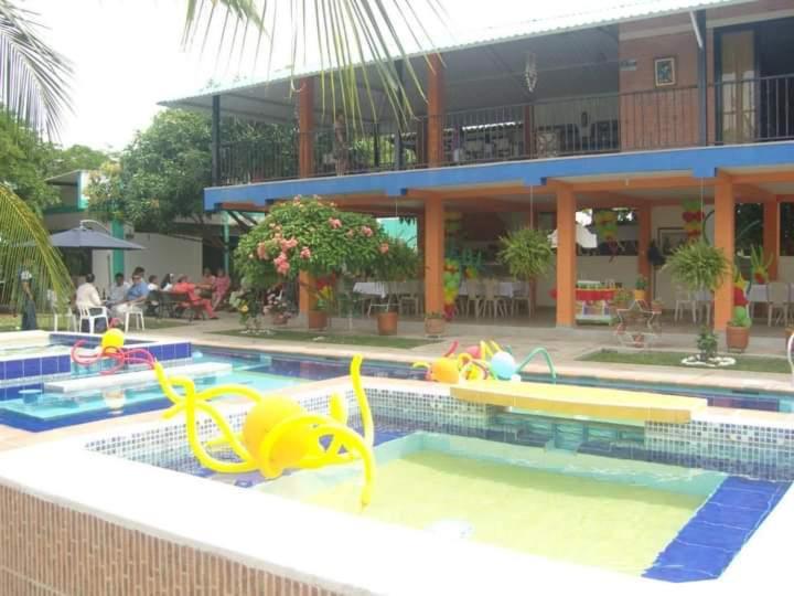 a swimming pool with some toys in the water at Casa con Piscina cerca a Neiva 1 in Palermo