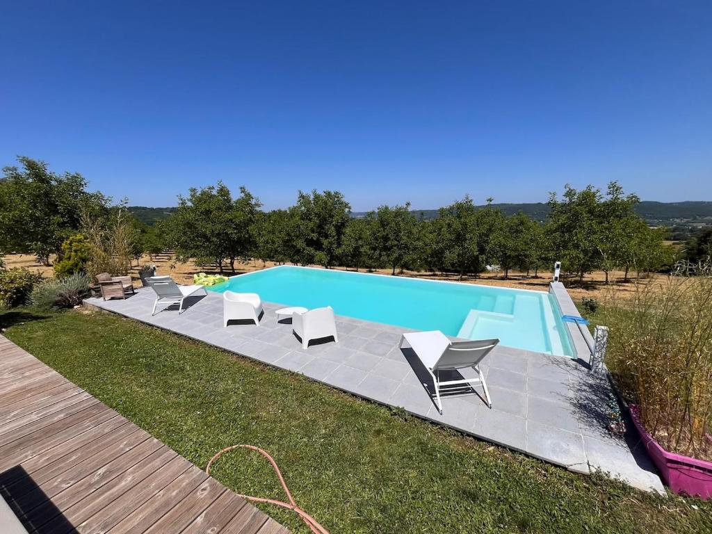 Bazén v ubytování La colline paradis de Josephine nebo v jeho okolí