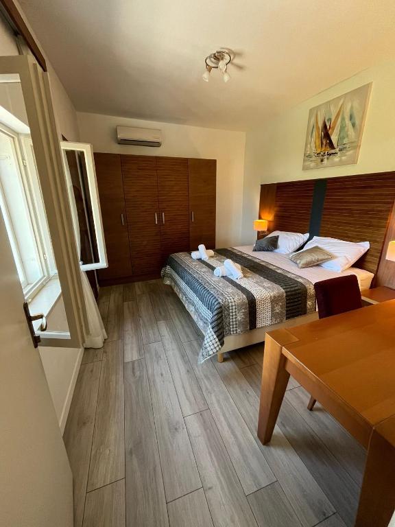 Posteľ alebo postele v izbe v ubytovaní Apartments with parking spaces Slano, Dubrovnik - 8540