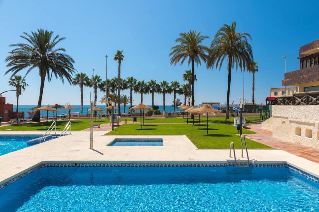 Bazén v ubytovaní Aloha Playa Apartment with panoramic sea view and pools alebo v jeho blízkosti