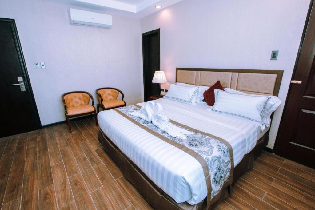 Postel nebo postele na pokoji v ubytování Palawan Uno Hotel