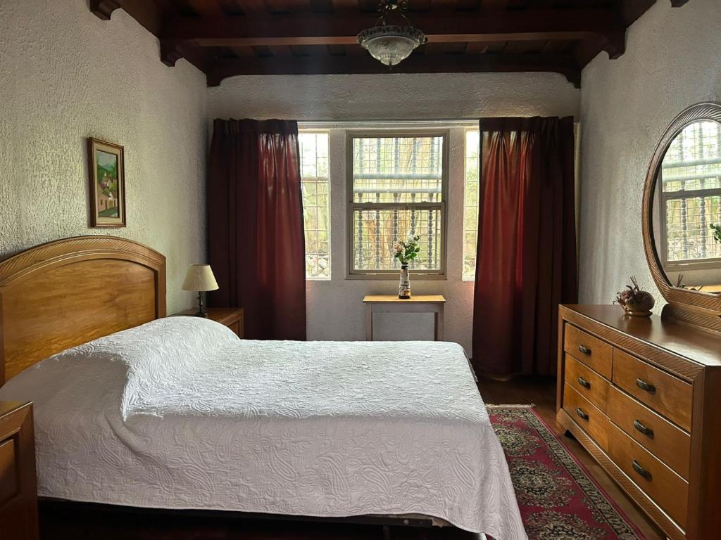 Postel nebo postele na pokoji v ubytování Casa de Piedra Escazú