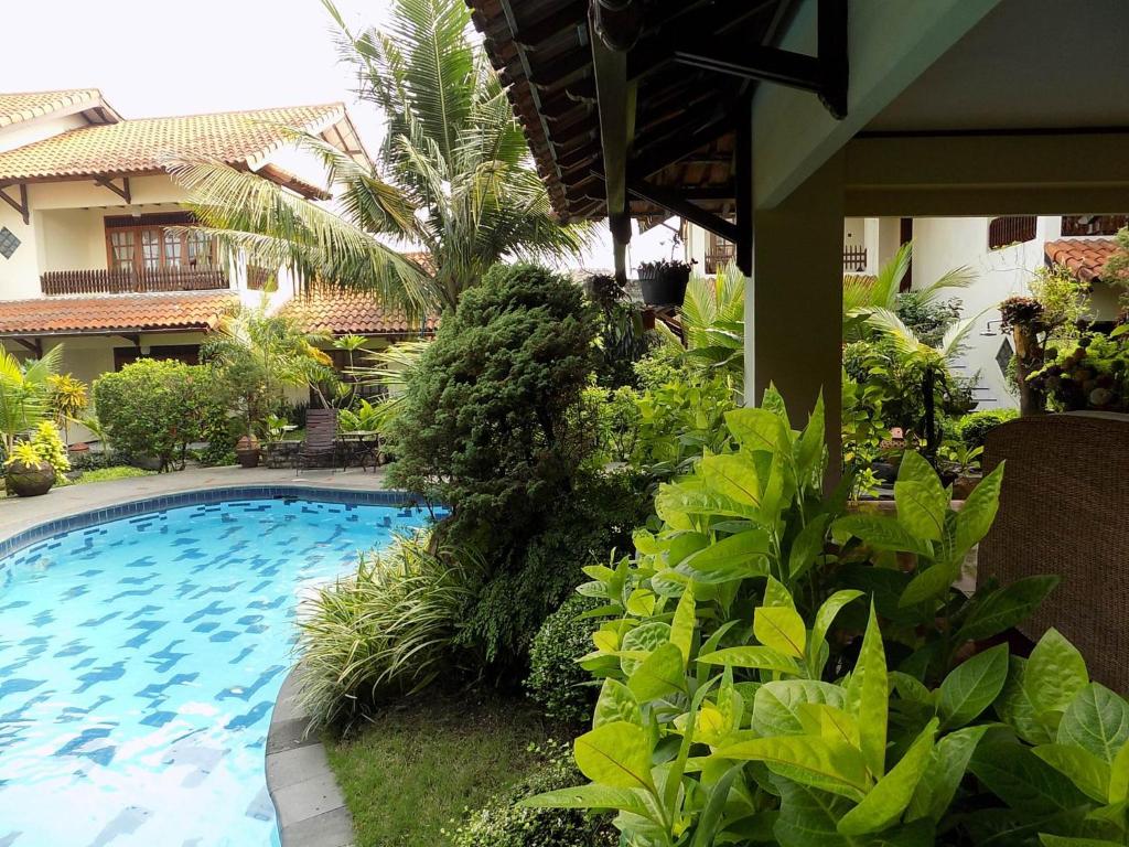 Bazén v ubytování Duta Garden Hotel nebo v jeho okolí