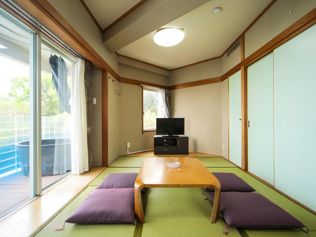 TV a/nebo společenská místnost v ubytování LiVEMAX RESORT Setouchi Sea Front