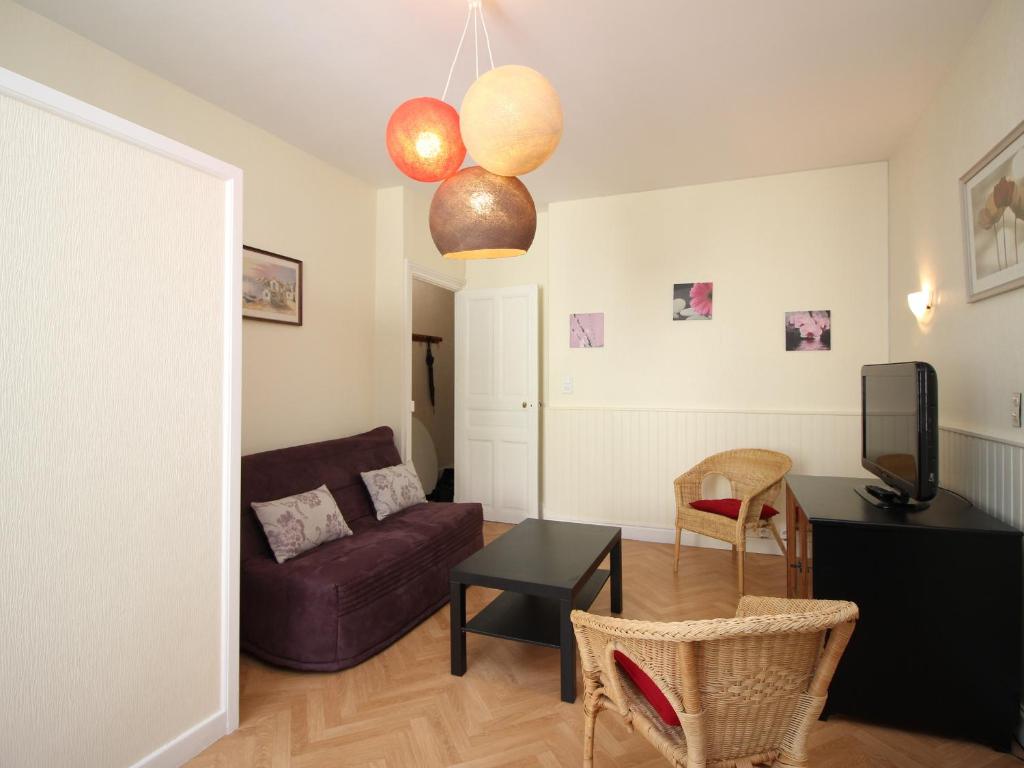Posedenie v ubytovaní Bel F2 avec terrasse, jardinet et cave - Mont-Dore centre - FR-1-415-138