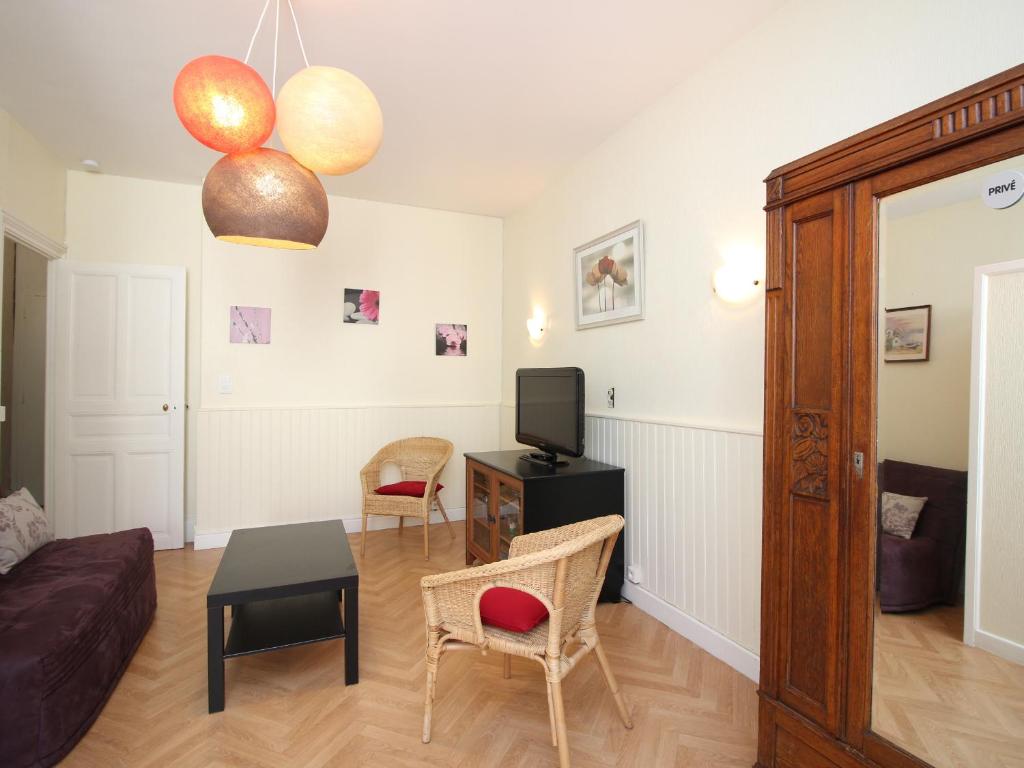 Posedenie v ubytovaní Bel F2 avec terrasse, jardinet et cave - Mont-Dore centre - FR-1-415-138