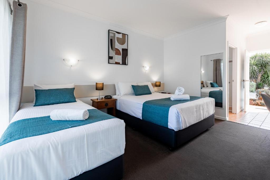 Postel nebo postele na pokoji v ubytování Maraboon Motor Inn
