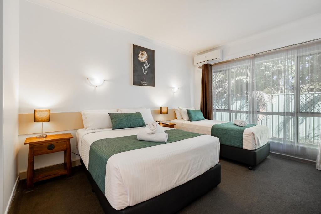 Postel nebo postele na pokoji v ubytování Maraboon Motor Inn