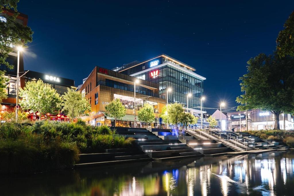 Family Friendly - Close to new stadium - Resim 24